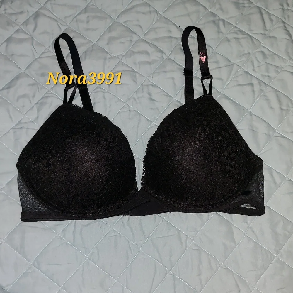 Victoria secret Lightly-lined demi bra size 40C NWT
